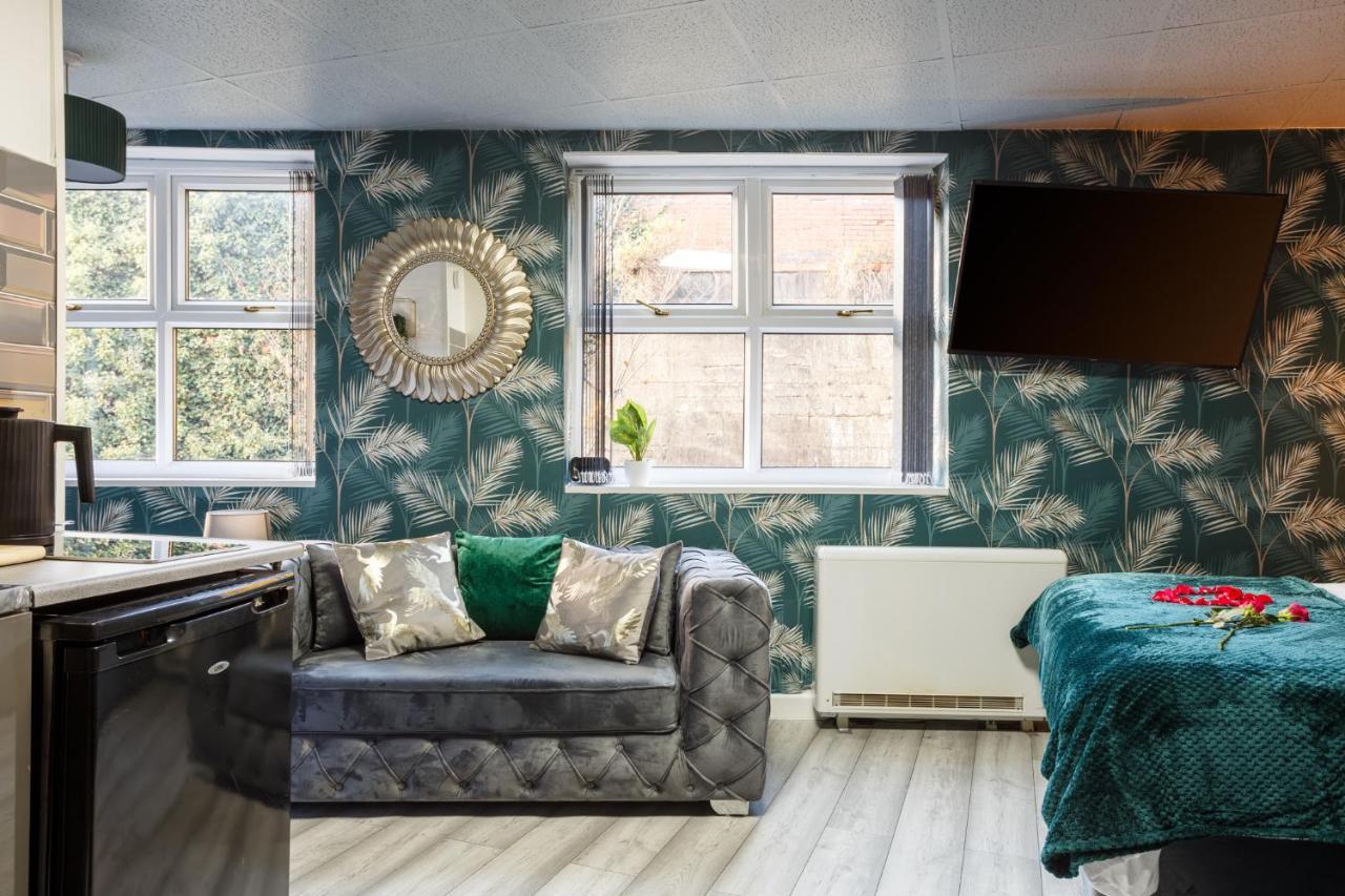 Riverside Studio With Jacuzzi! Sheffield Exterior photo