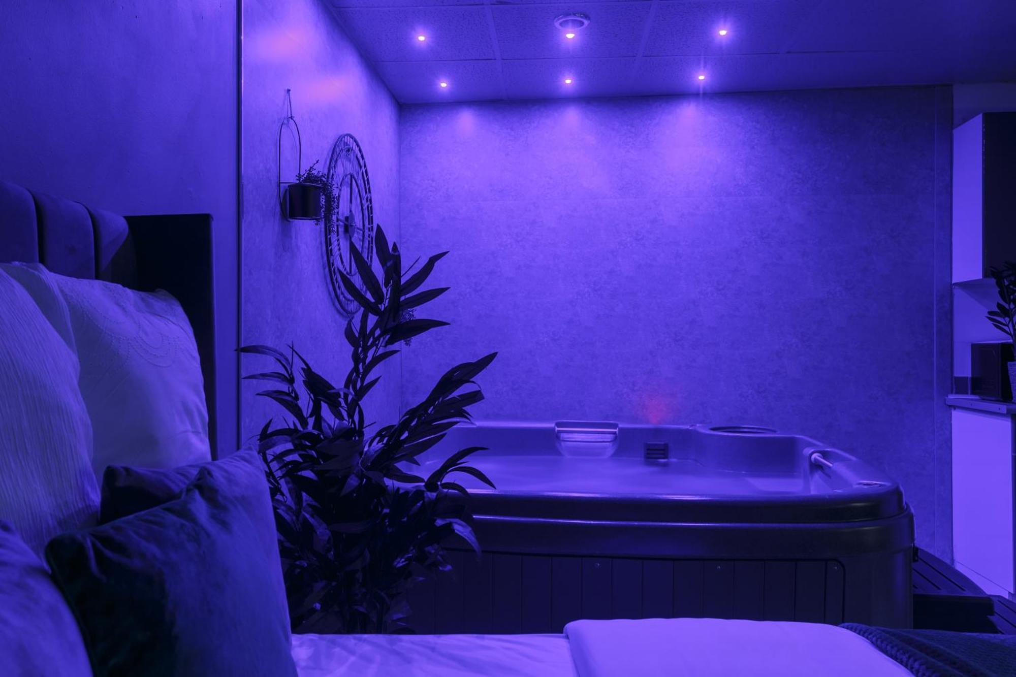 Riverside Studio With Jacuzzi! Sheffield Exterior photo